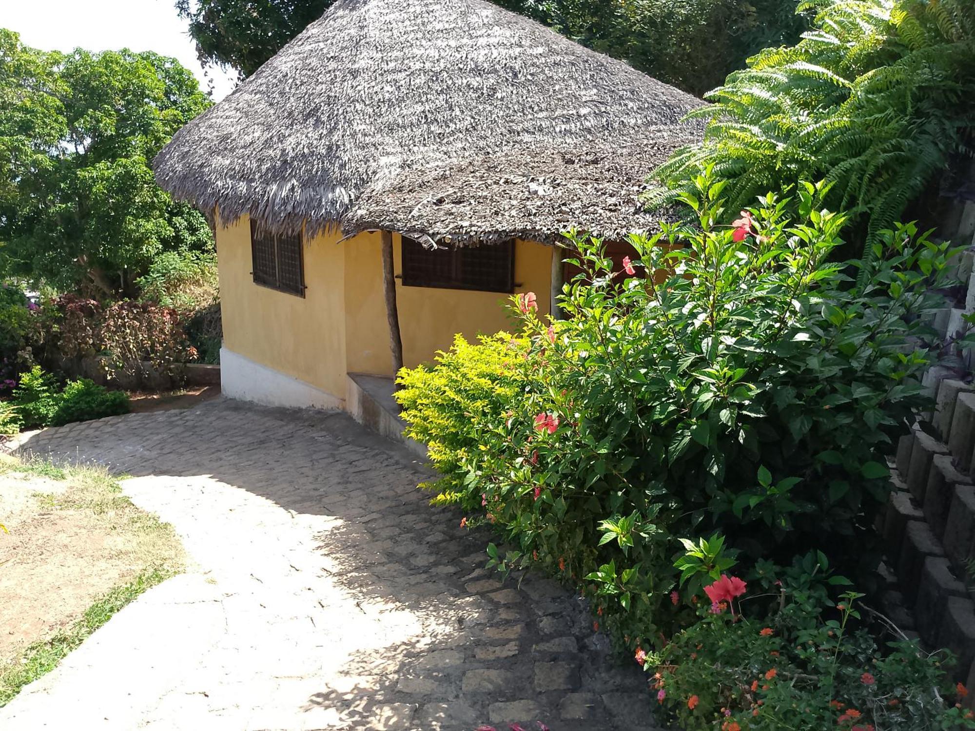 Colibri Lodge Ambatoloaka  Exterior photo